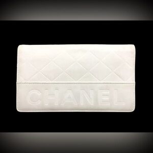 ⚪️ Coming soon!! ⚪️ Chanel Matelasse Long White Bifold